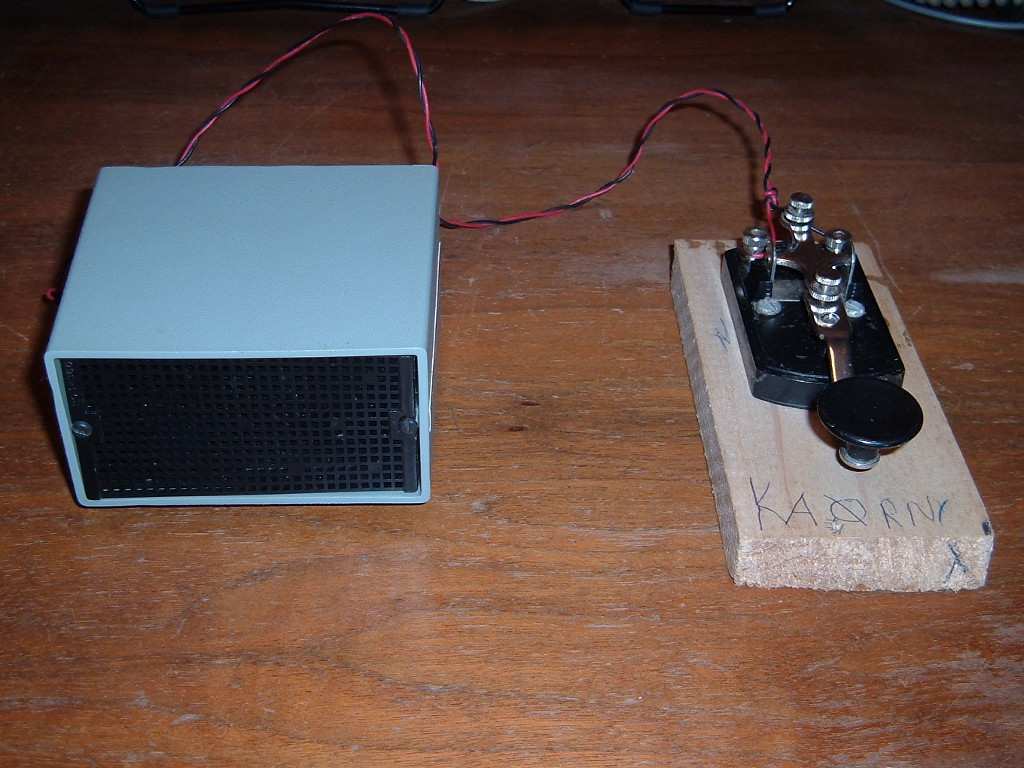 Heathkit HD-1416 Code Oscillator rear view with telegraph straight key.